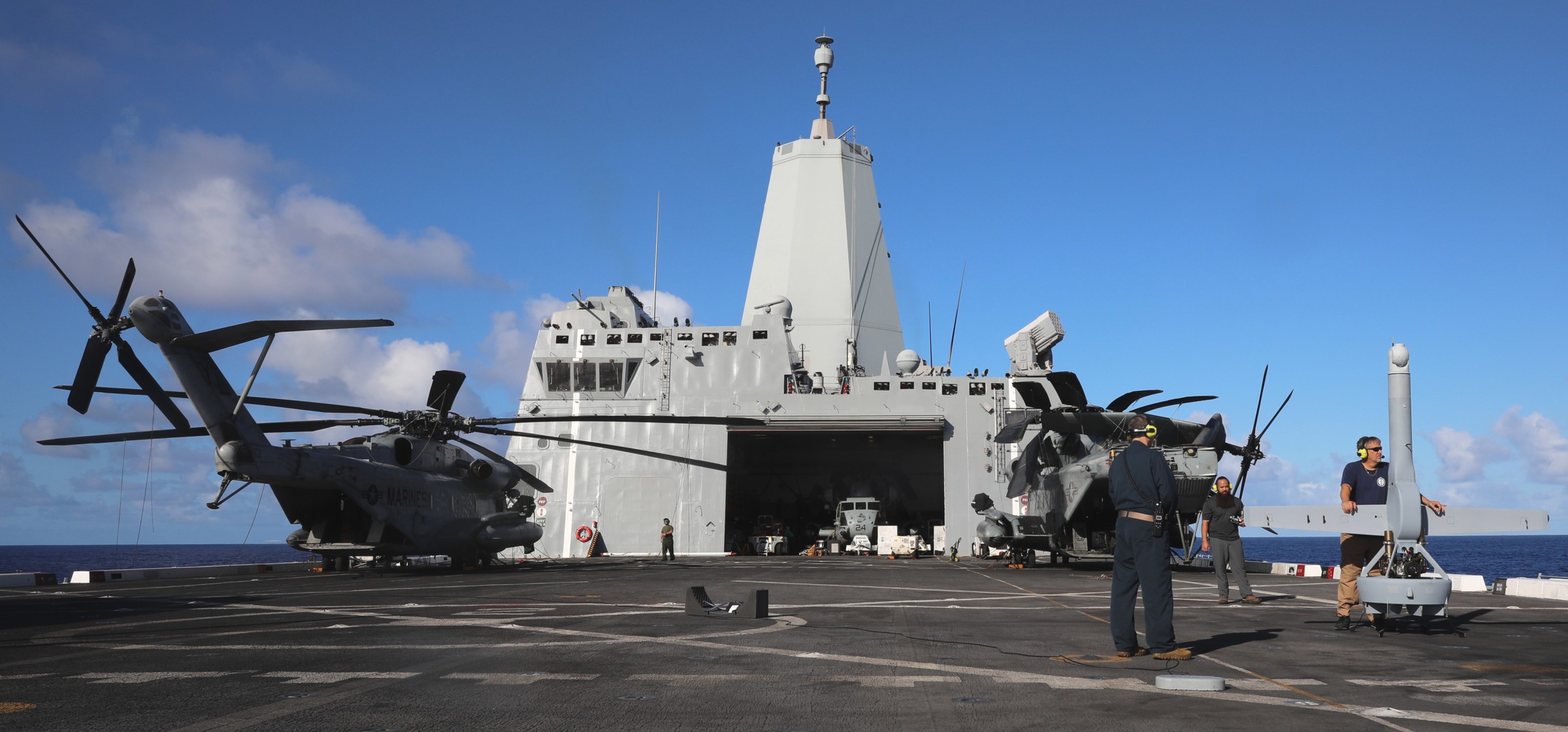 lpd-26 uss john p. murtha san antonio class amphibious transport dock landing ship us navy flight deck super stallion 50