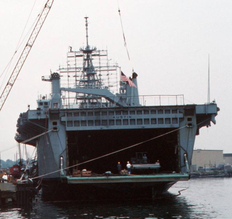 LPD-4 USS Austin stern gate