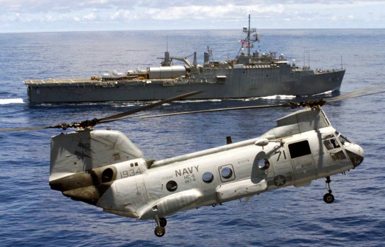 LPD-6 USS Duluth CH-46 Sea Knight HC-11