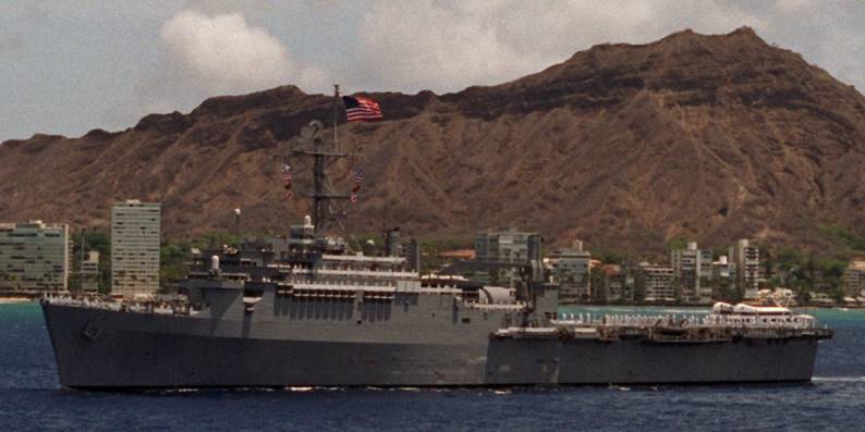 LPD-7 USS Cleveland Diamond Head Hawaii 1995