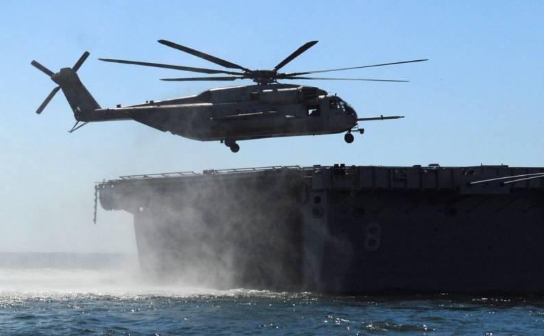 LPD-8 USS Dubuque MH-53E Sea Dragon landing
