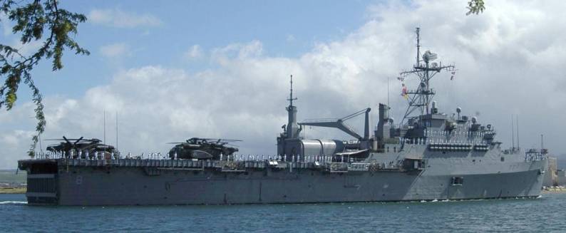 USS Dubuque LPD-8 Hawaii 2004