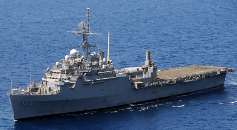 LPD-9 USS Denver South China Sea 2010