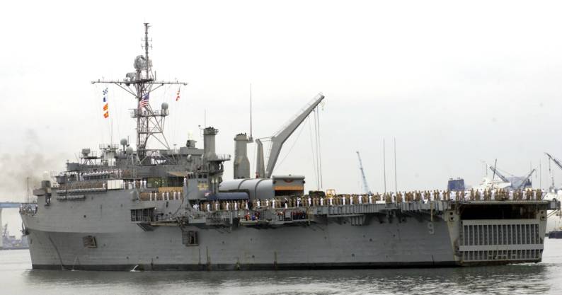 LPD-9 USS Denver 2004