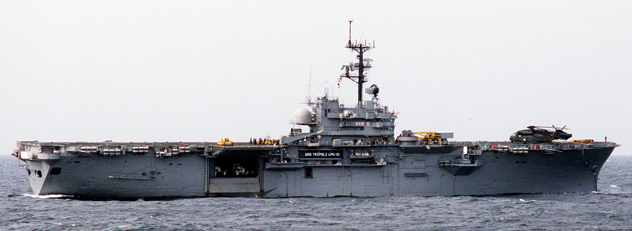lph-10 uss tripoli iwo jima class amphibious assault ship landing platform helicopter us navy 12 gulf of aman