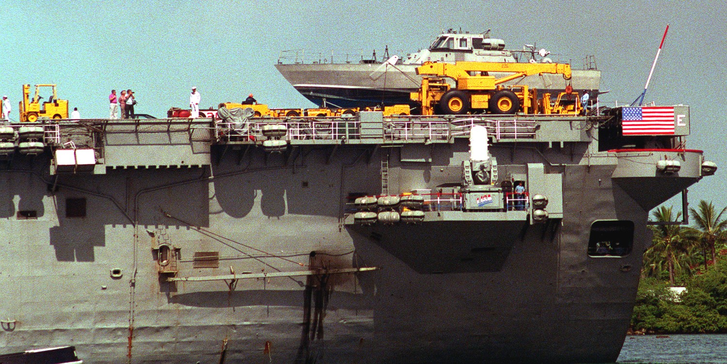 lph-10 uss tripoli iwo jima class amphibious assault ship landing platform helicopter us navy 29