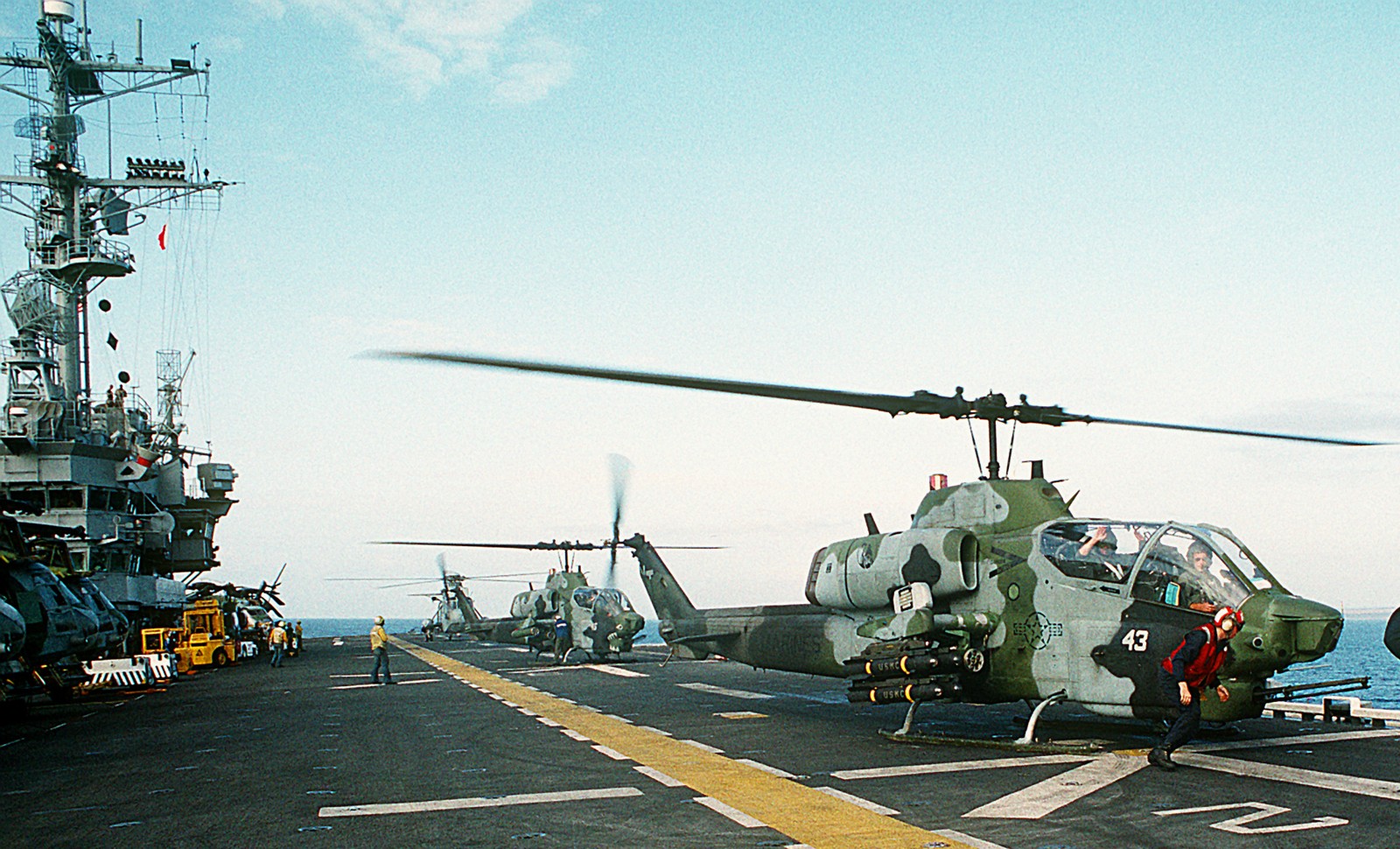 lph-10 uss tripoli iwo jima class amphibious assault ship landing platform helicopter us navy 35 somalia