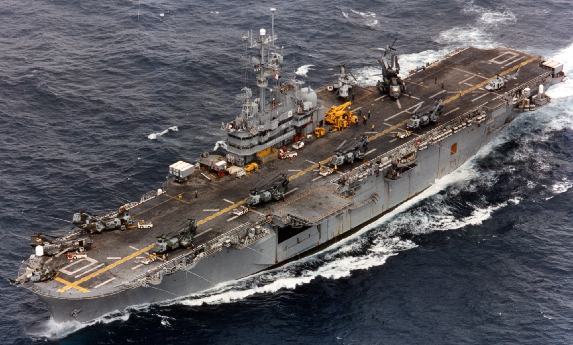 lph-10 uss tripoli iwo jima class amphibious assault ship landing platform helicopter us navy 36x ingalls shipbuilding