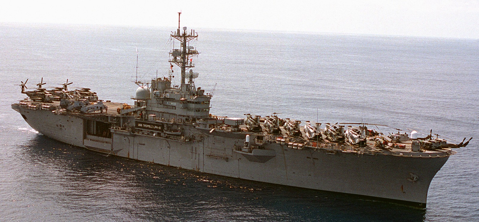 lph-10 uss tripoli iwo jima class amphibious assault ship landing platform helicopter us navy 38