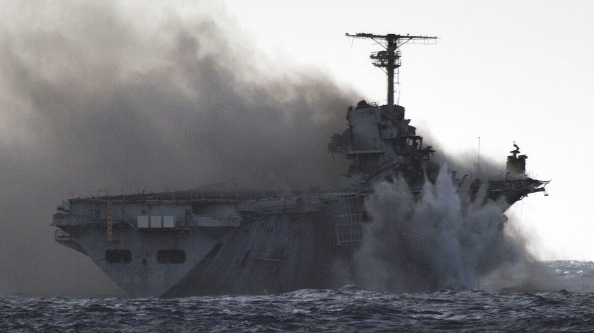 lph-11 uss new orleans iwo jima class amphibious assault ship landing helicopter us navy rimpac 2010 02