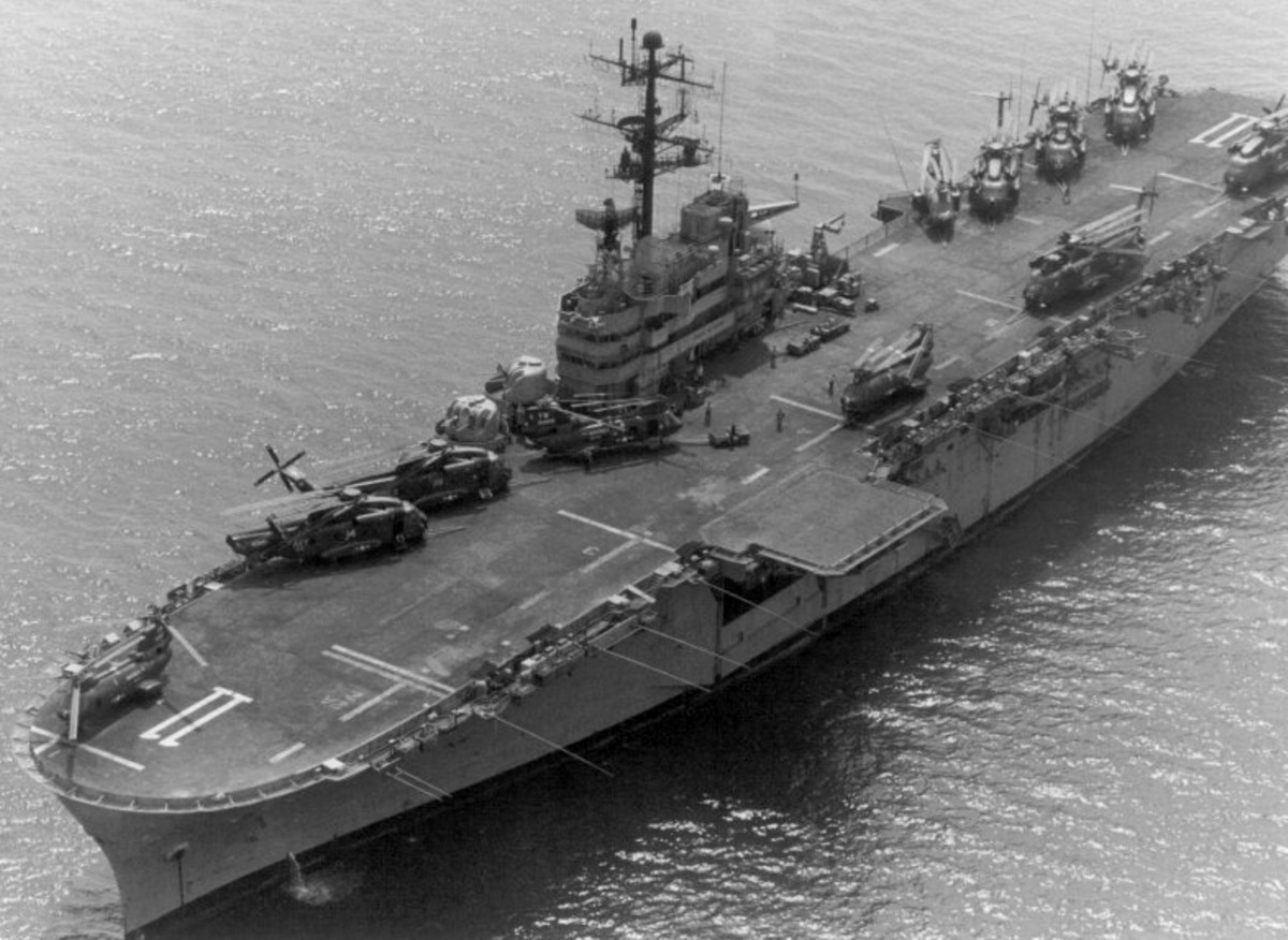 lph-11 uss new orleans iwo jima class amphibious assault ship landing helicopter hmm-165 vietnam war 10