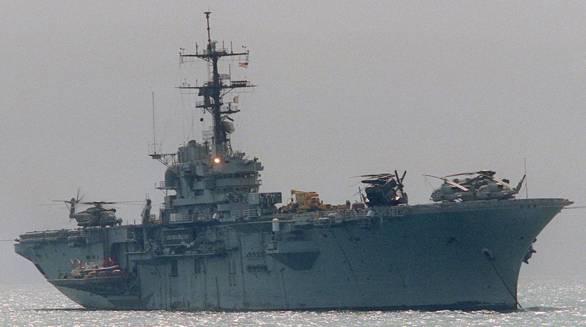 lph-11 uss new orleans iwo jima class amphibious assault ship landing helicopter us navy operation desert storm 28