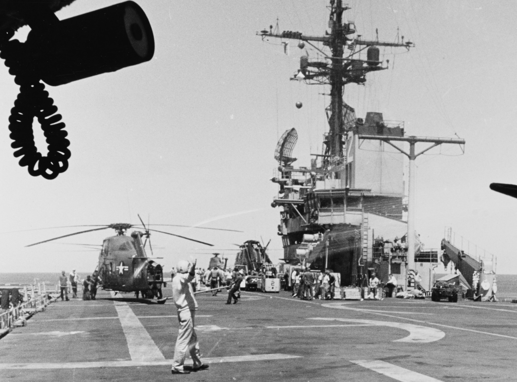 lph-2 uss iwo jima class amphibious assault ship landing platform helicopter us navy 07 vietnam war