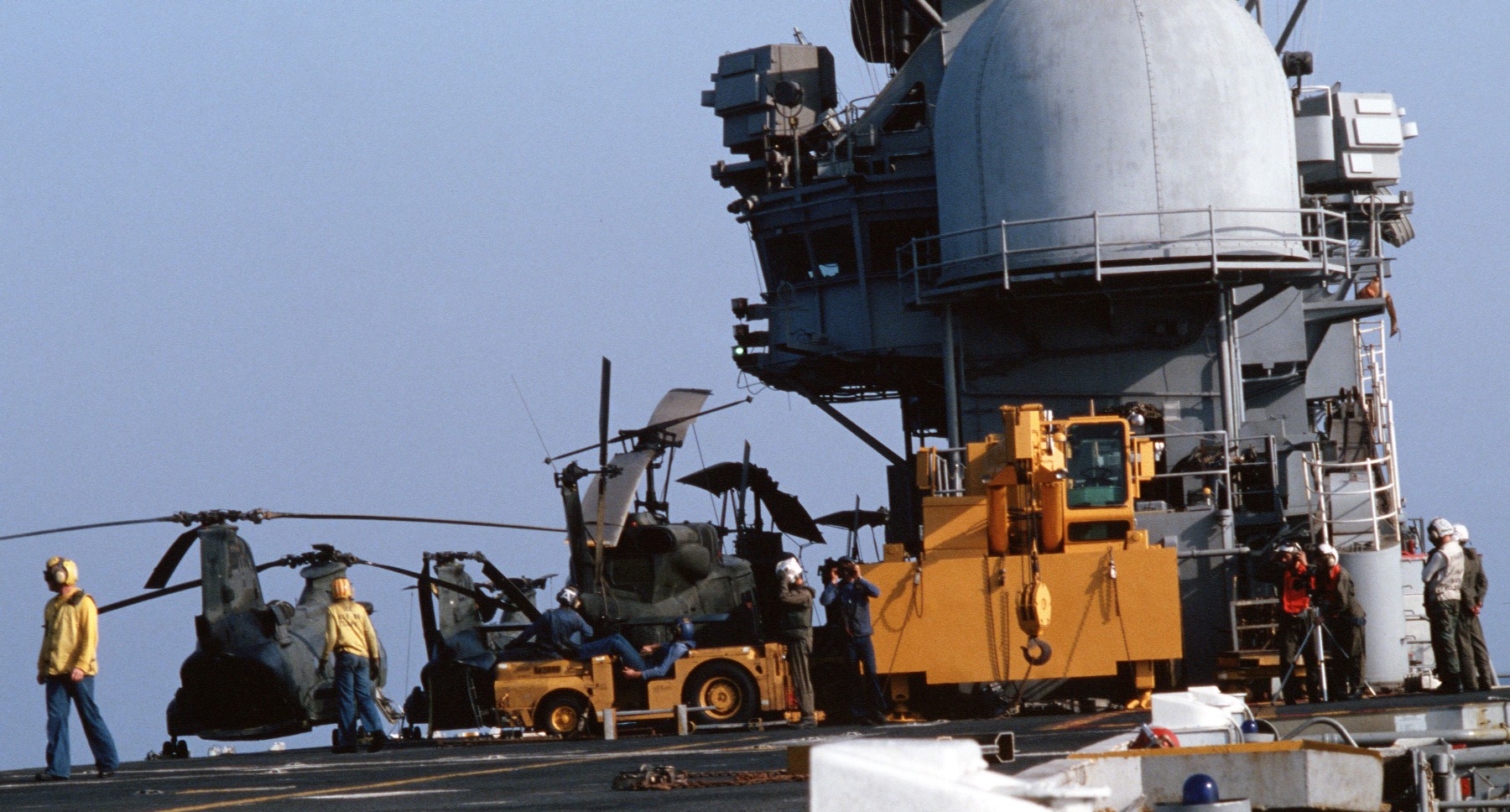 lph-2 uss iwo jima class amphibious assault ship landing platform helicopter us navy 26 hmm-261 composite