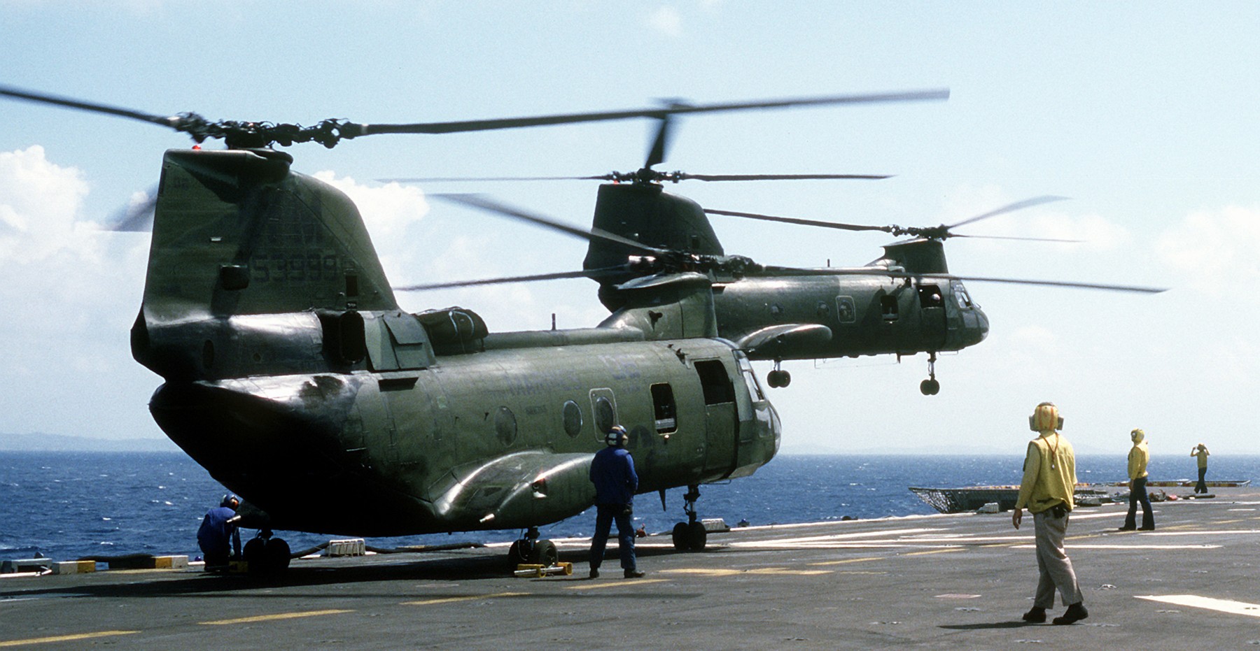 lph-2 uss iwo jima class amphibious assault ship landing platform helicopter us navy hmm-365 embarked 30