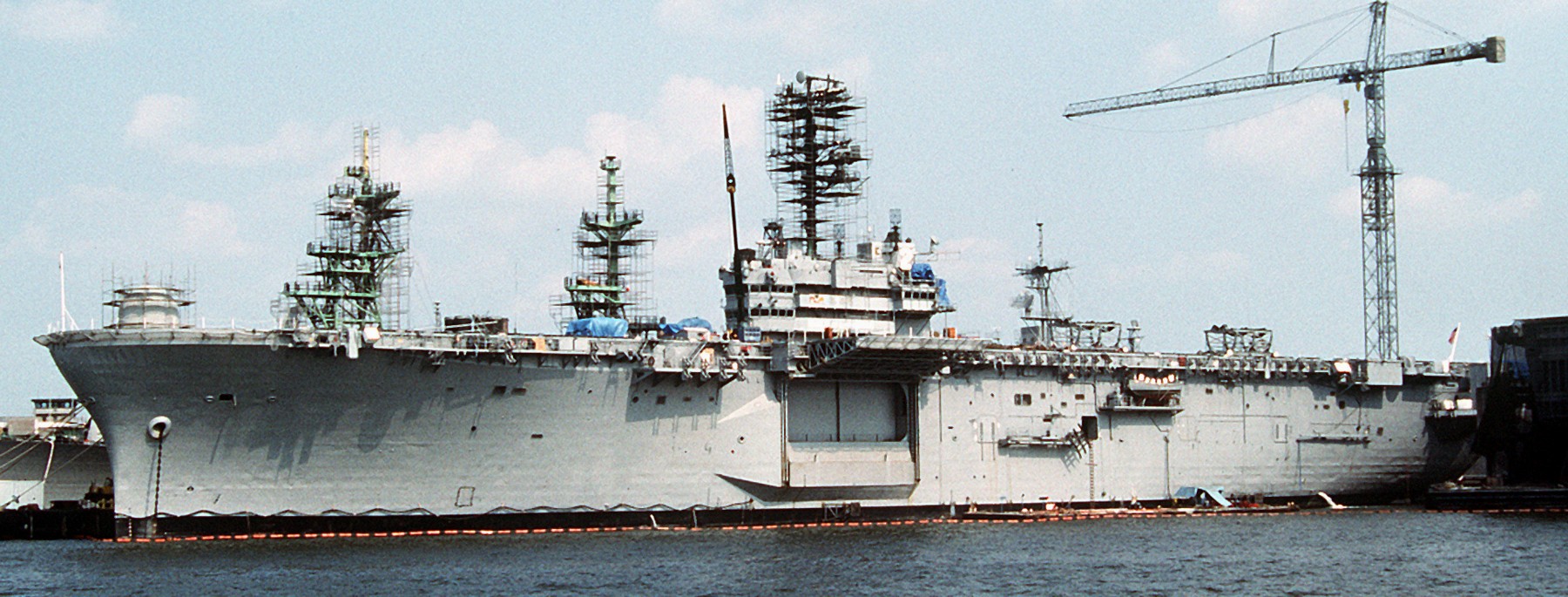 lph-2 uss iwo jima class amphibious assault ship landing platform helicopter us navy 63 metro machine imperial docks norfolk