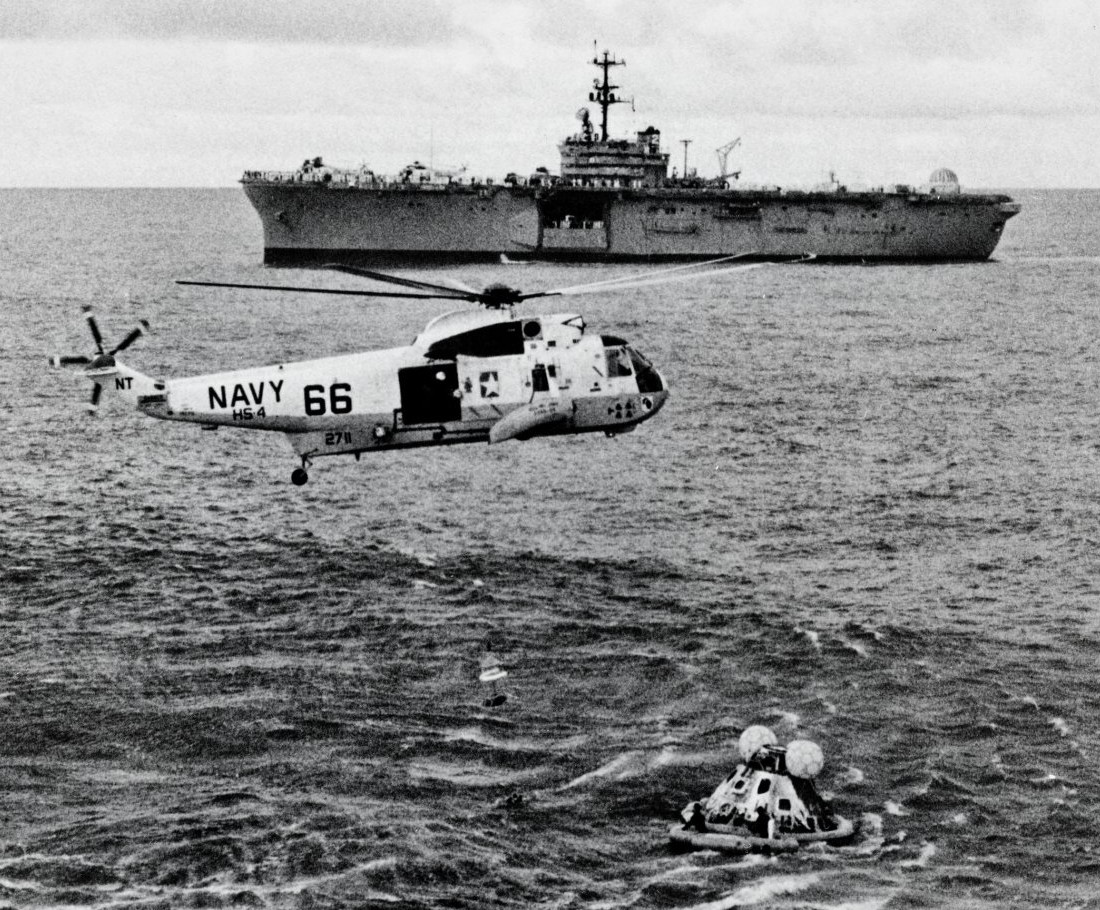 lph-2 uss iwo jima class amphibious assault ship landing platform helicopter us navy apollo 13 recovery nasa 79