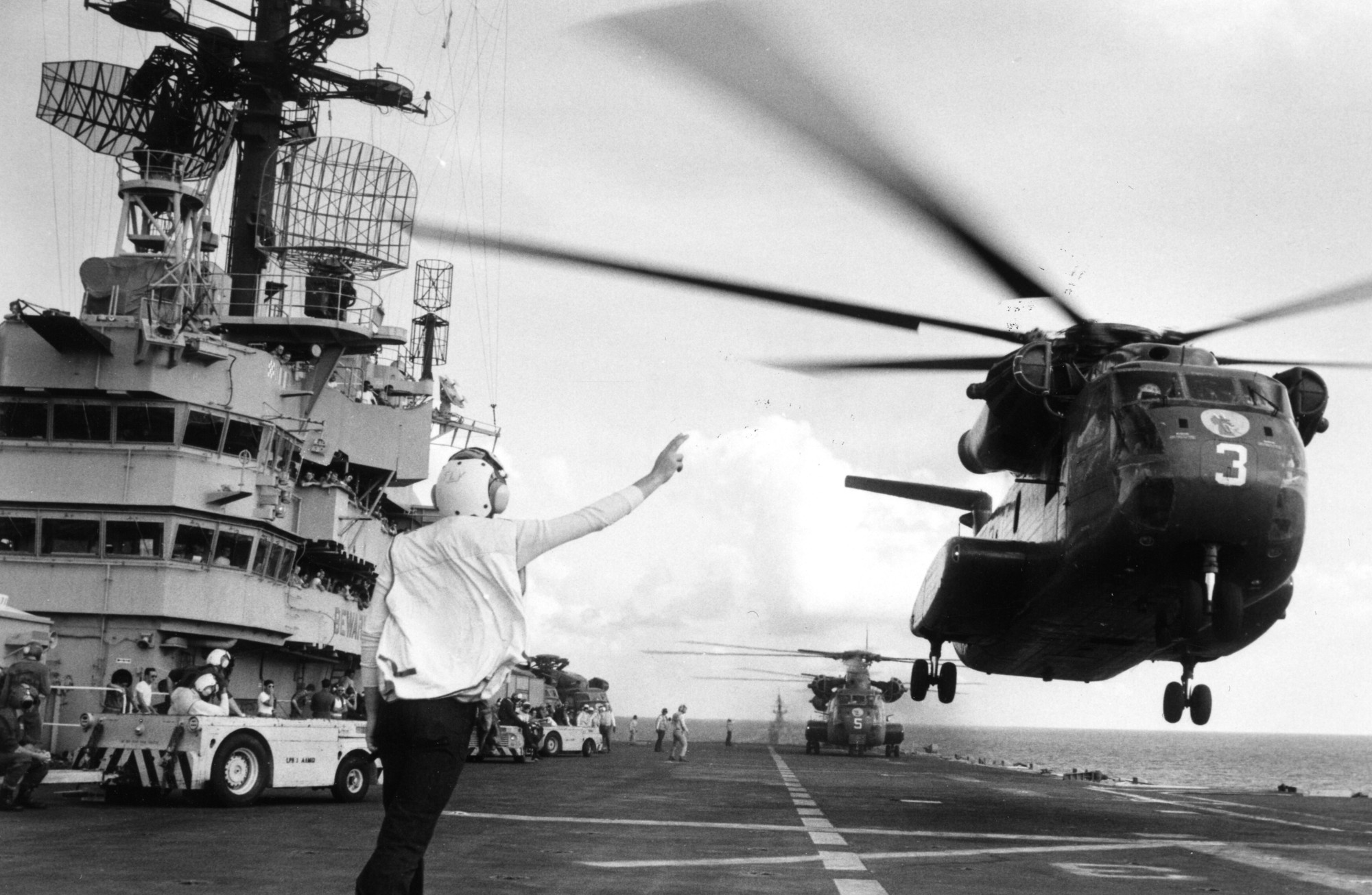 lph-3 uss okinawa iwo jima class amphibious assault ship landing platform helicopter us navy 28 operation eagle pull cambodia