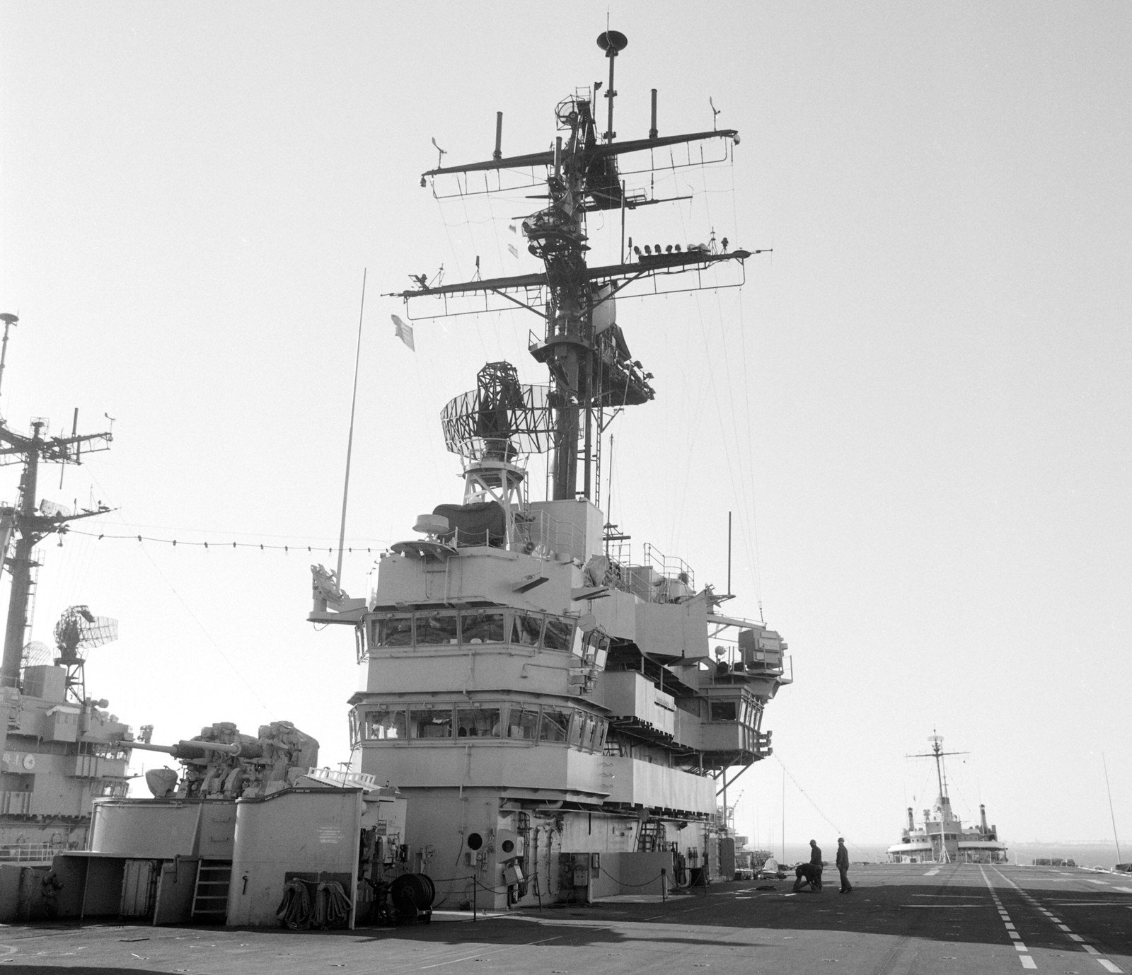 lph-7 uss guadalcanal iwo jima class amphibious assault ship landing platform helicopter us navy 19