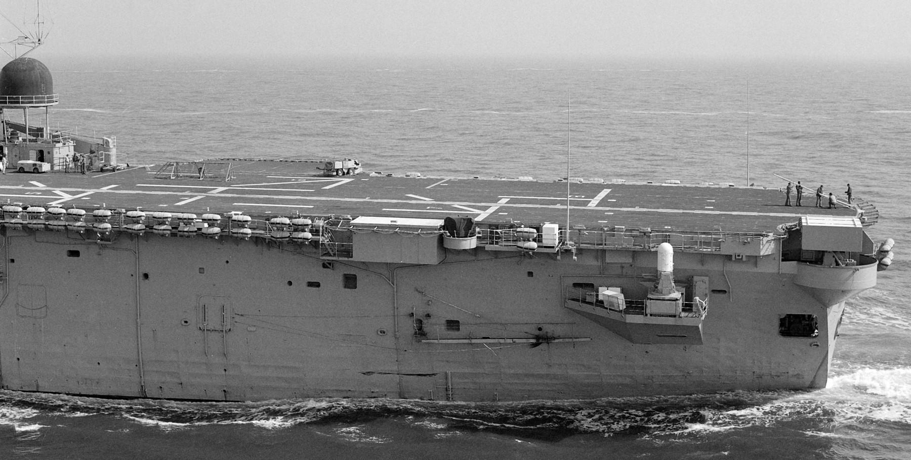 lph-7 uss guadalcanal iwo jima class amphibious assault ship landing platform helicopter us navy 34