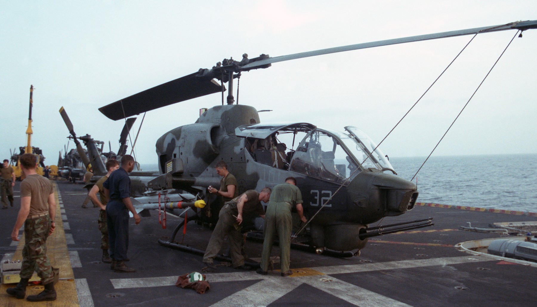 lph-7 uss guadalcanal iwo jima class amphibious assault ship landing platform helicopter us navy 37