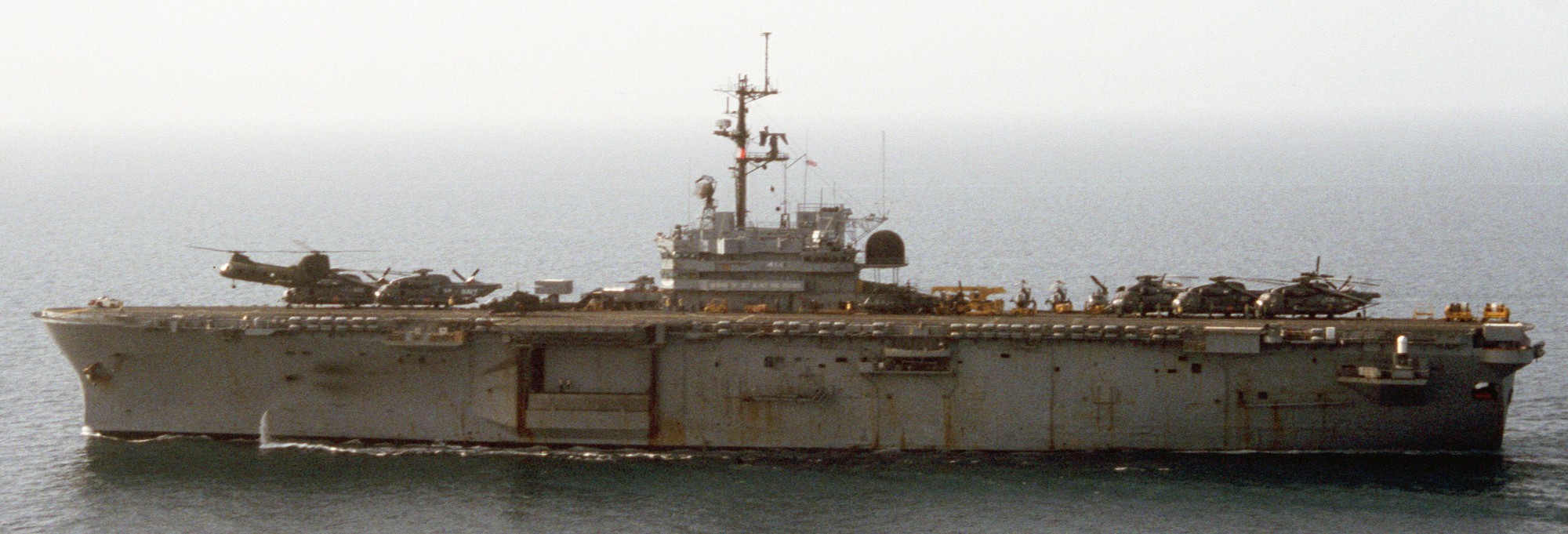 lph-7 uss guadalcanal iwo jima class amphibious assault ship landing platform helicopter us navy 44