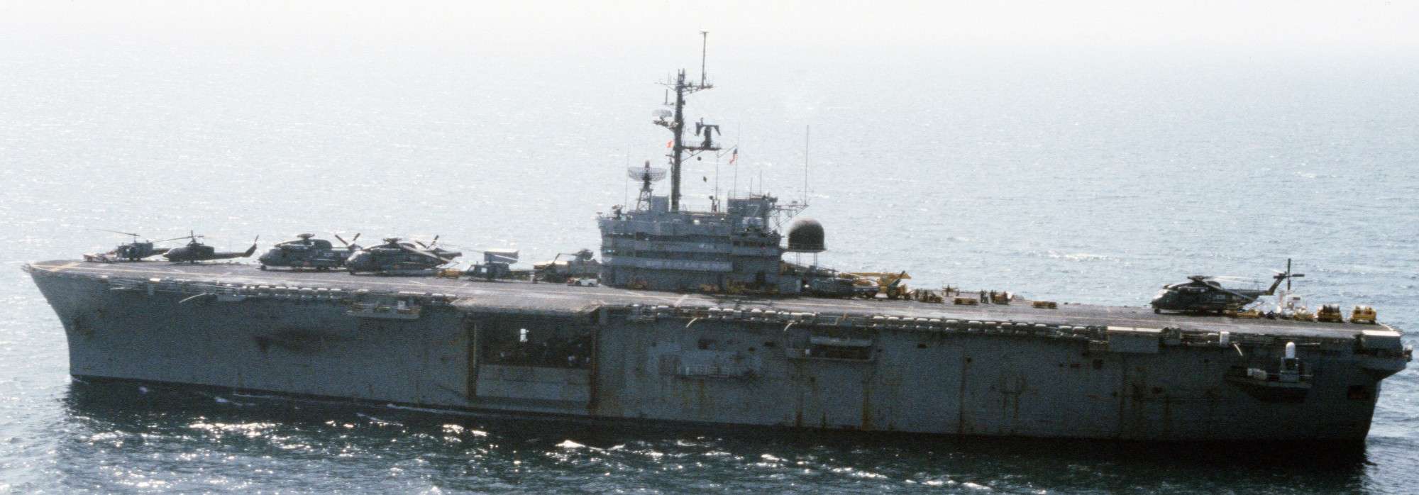 lph-7 uss guadalcanal iwo jima class amphibious assault ship landing platform helicopter us navy 49