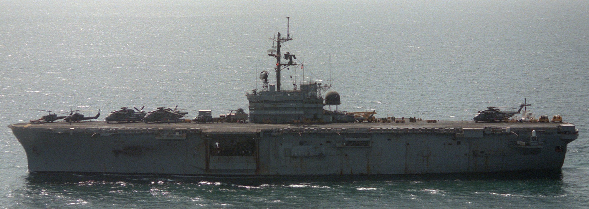 lph-7 uss guadalcanal iwo jima class amphibious assault ship landing platform helicopter us navy 50 gulf of oman