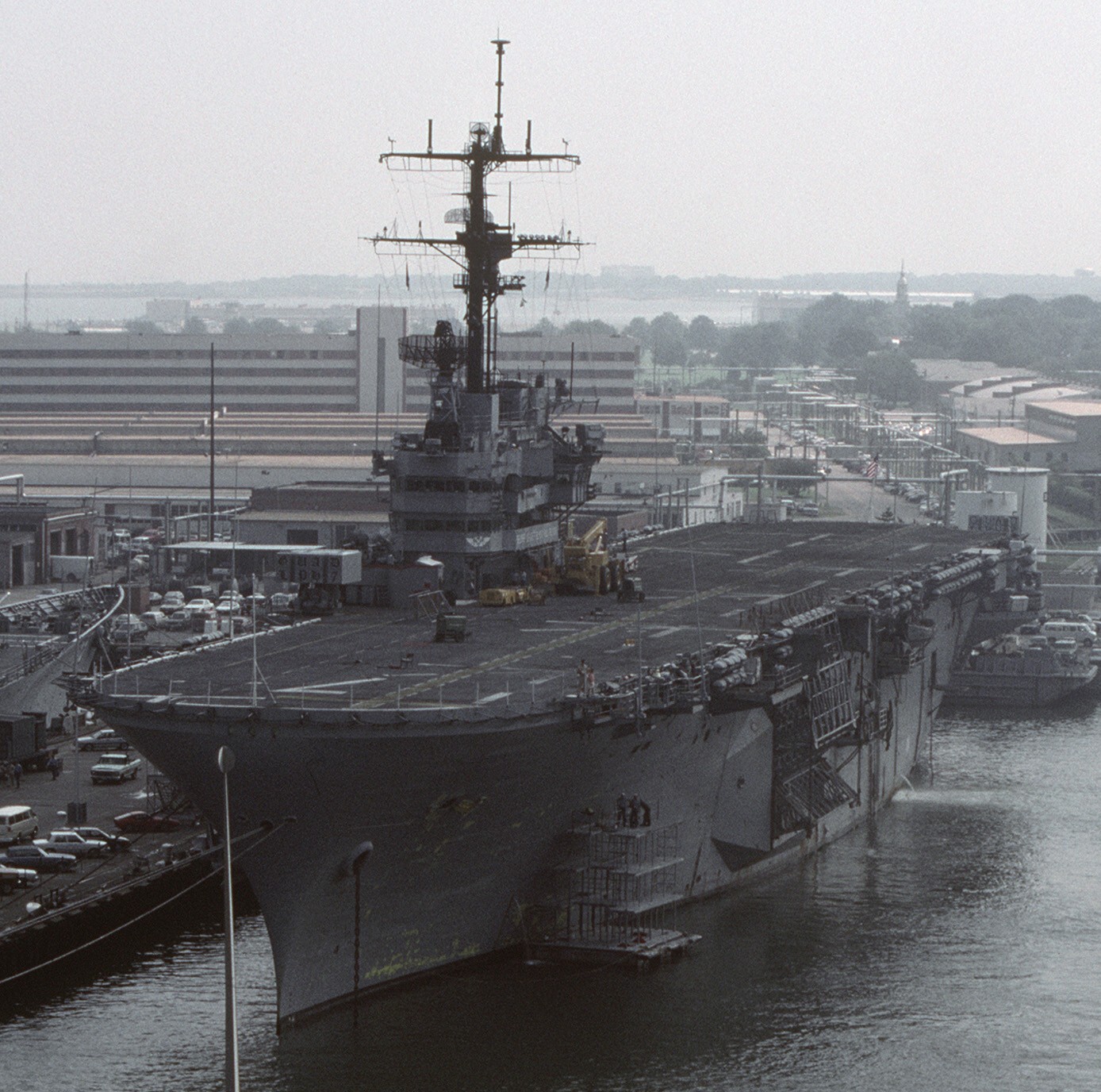 lph-7 uss guadalcanal iwo jima class amphibious assault ship landing platform helicopter us navy 58 naval station norfolk virginia