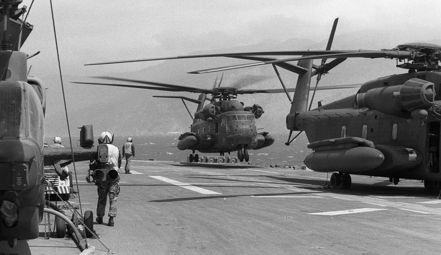 lph-7 uss guadalcanal iwo jima class amphibious assault ship landing platform helicopter us navy 64