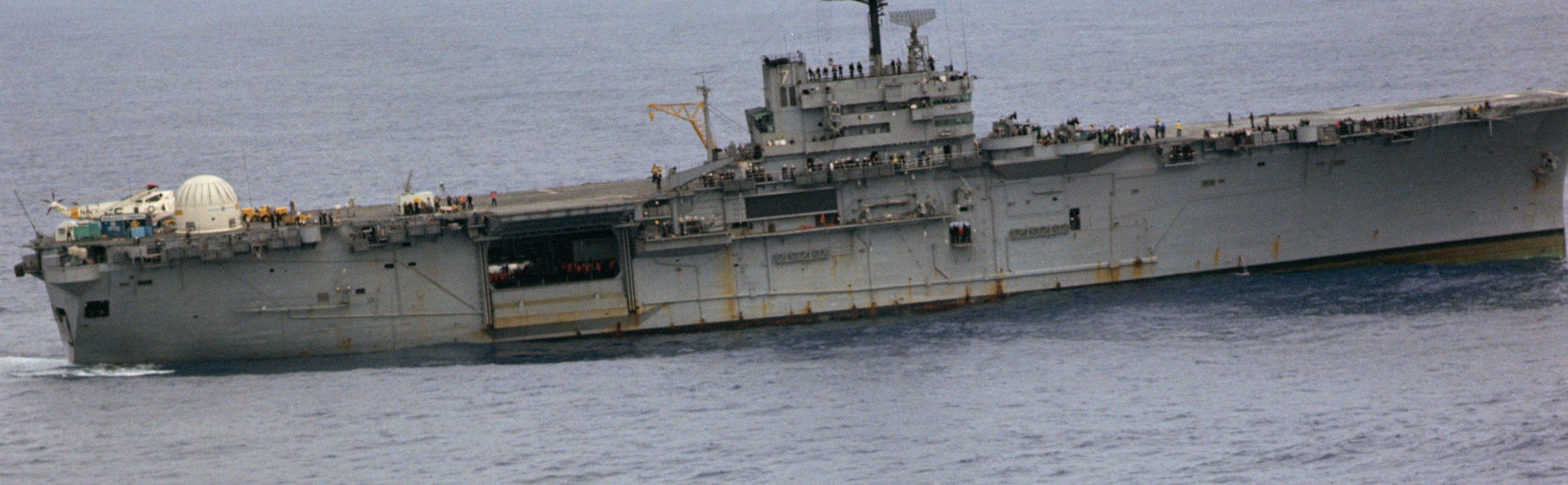 lph-7 uss guadalcanal iwo jima class amphibious assault ship landing platform helicopter us navy 85 nasa apollo-9 recovery