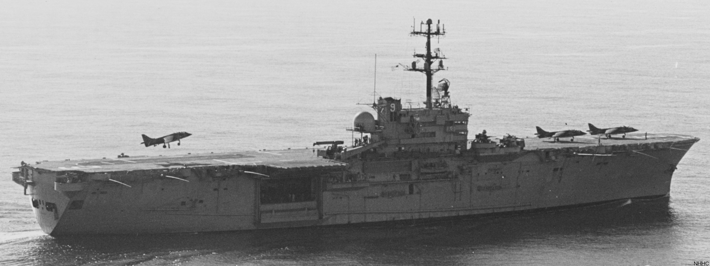 lph-9 uss guam iwo jima class amphibious assault ship landing platform helicopter us navy 04
