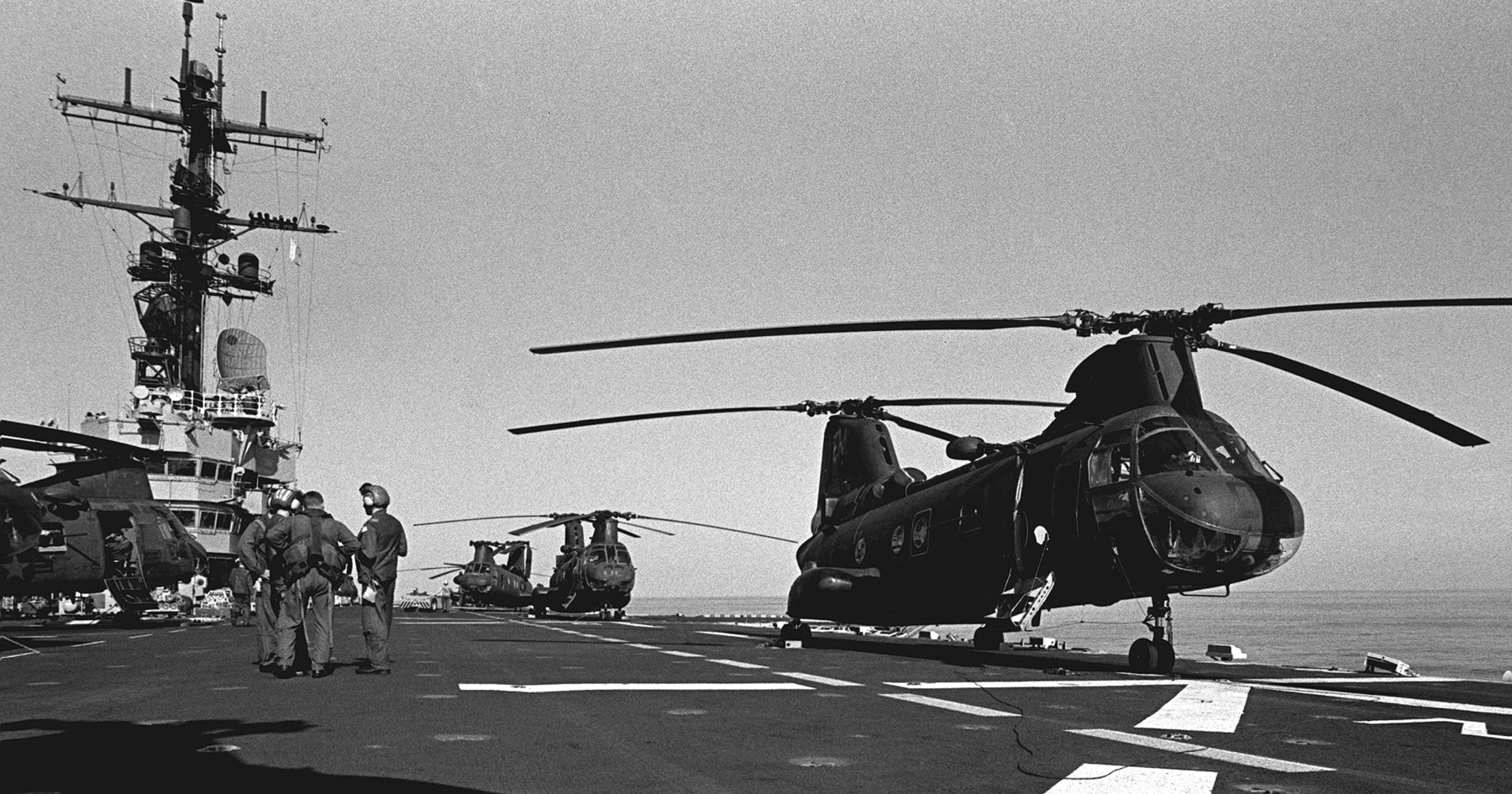 lph-9 uss guam iwo jima class amphibious assault ship landing platform helicopter us navy 18