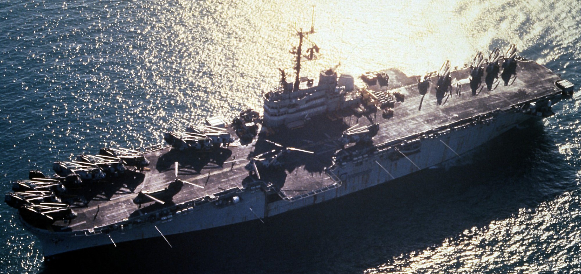lph-9 uss guam iwo jima class amphibious assault ship landing platform helicopter us navy 35 operation desert storm shield 1991