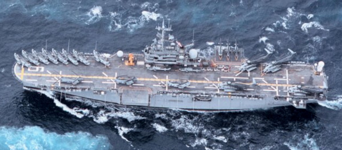 lph-9 uss guam iwo jima class amphibious assault ship landing platform helicopter us navy 44