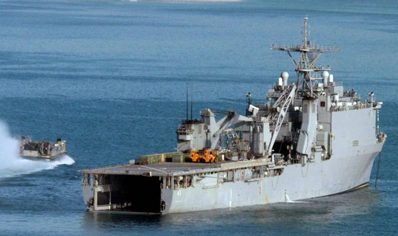 lsd 45 uss comstock arabian gulf lcac operations