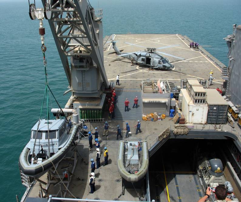 whidbey island class lsd dock landing ship loading spot crane