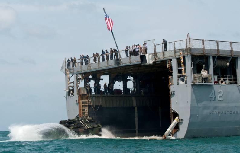 whidbey island class lsd well deck stern gate aav