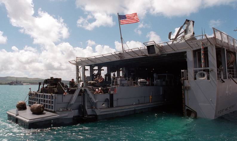 whidbey island class dock landing ship lsd well deck lcu