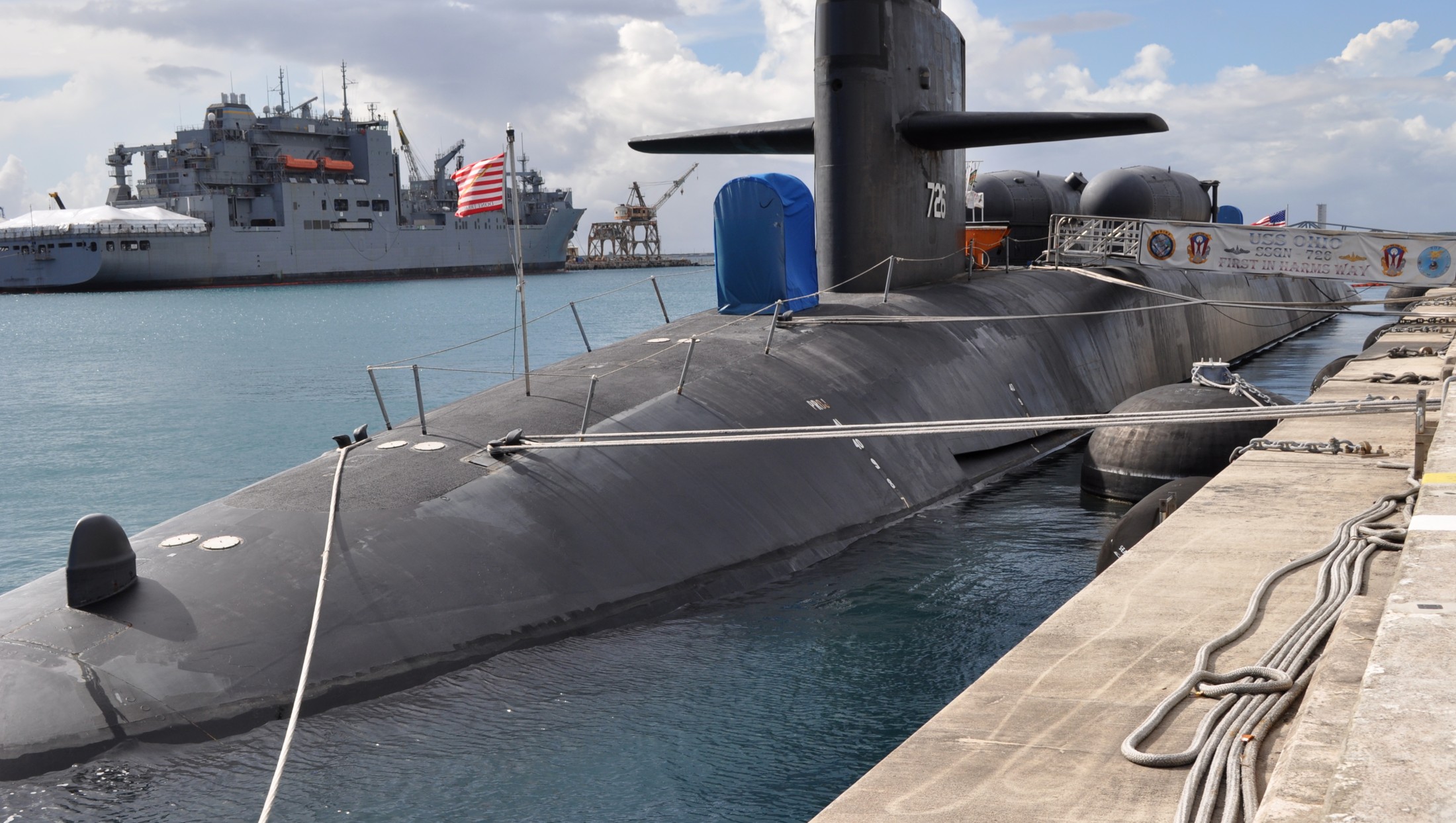 ssgn-726 uss ohio guided missile submarine us navy 2011 34 apra harbor guam