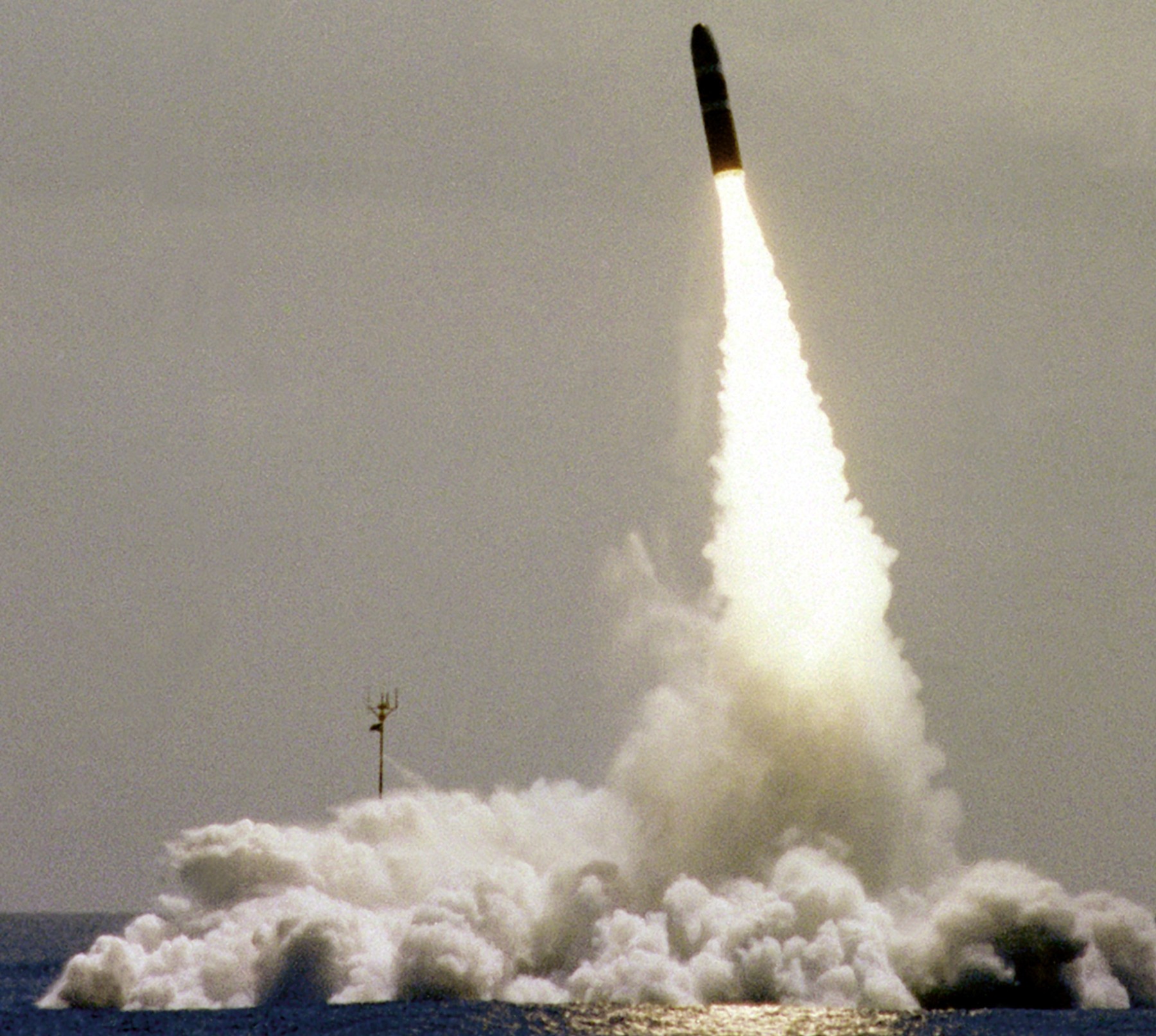 ssbn-726 uss ohio ballistic missile submarine us navy 1982 65 ugm-96 trident c4 slmb launch