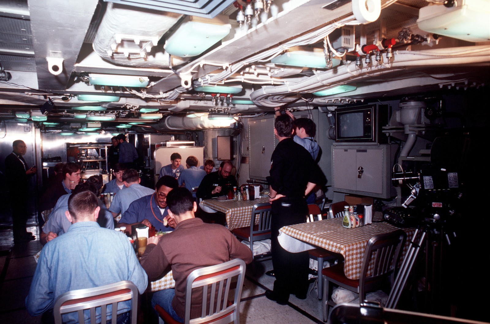 ssbn-726 uss ohio ballistic missile submarine us navy 1981 70 crew mess
