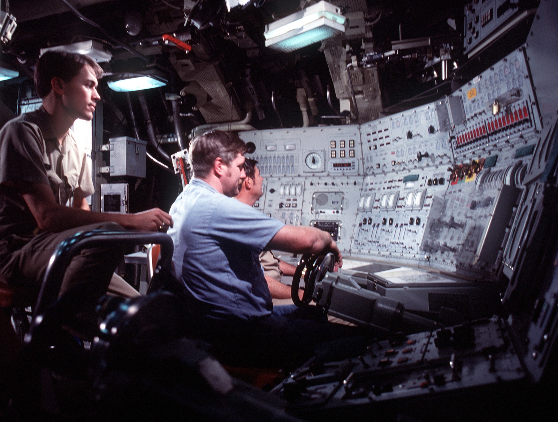 ssbn-726 uss ohio ballistic missile submarine us navy 1981 90 control console room