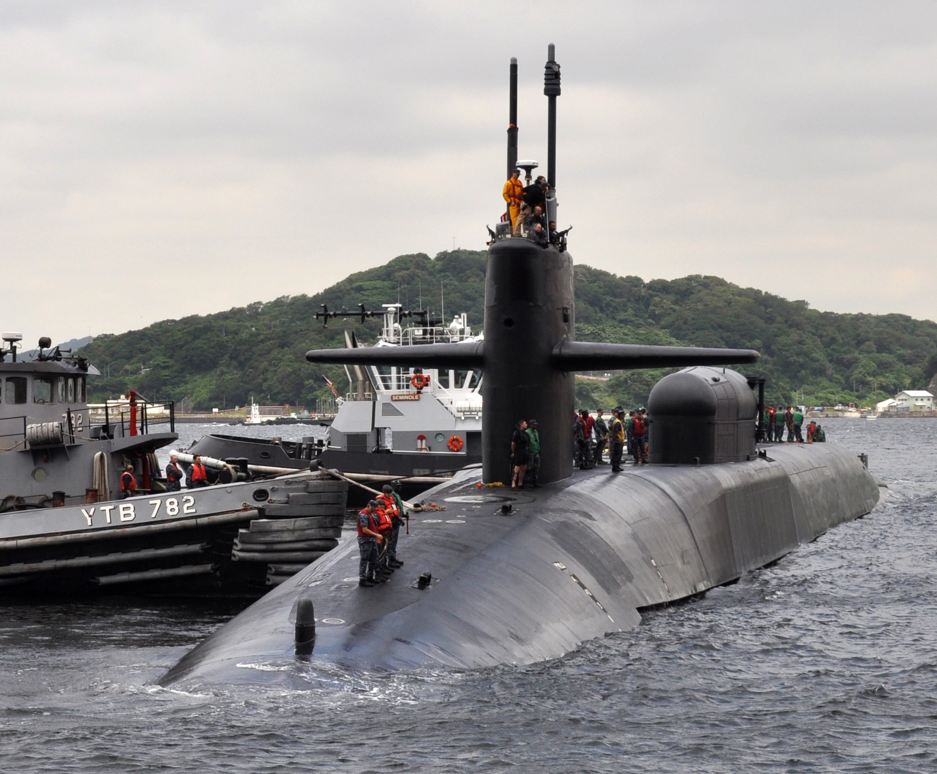ssgn-727 uss michigan guided missile submarine 2012 16 yokosuka japan