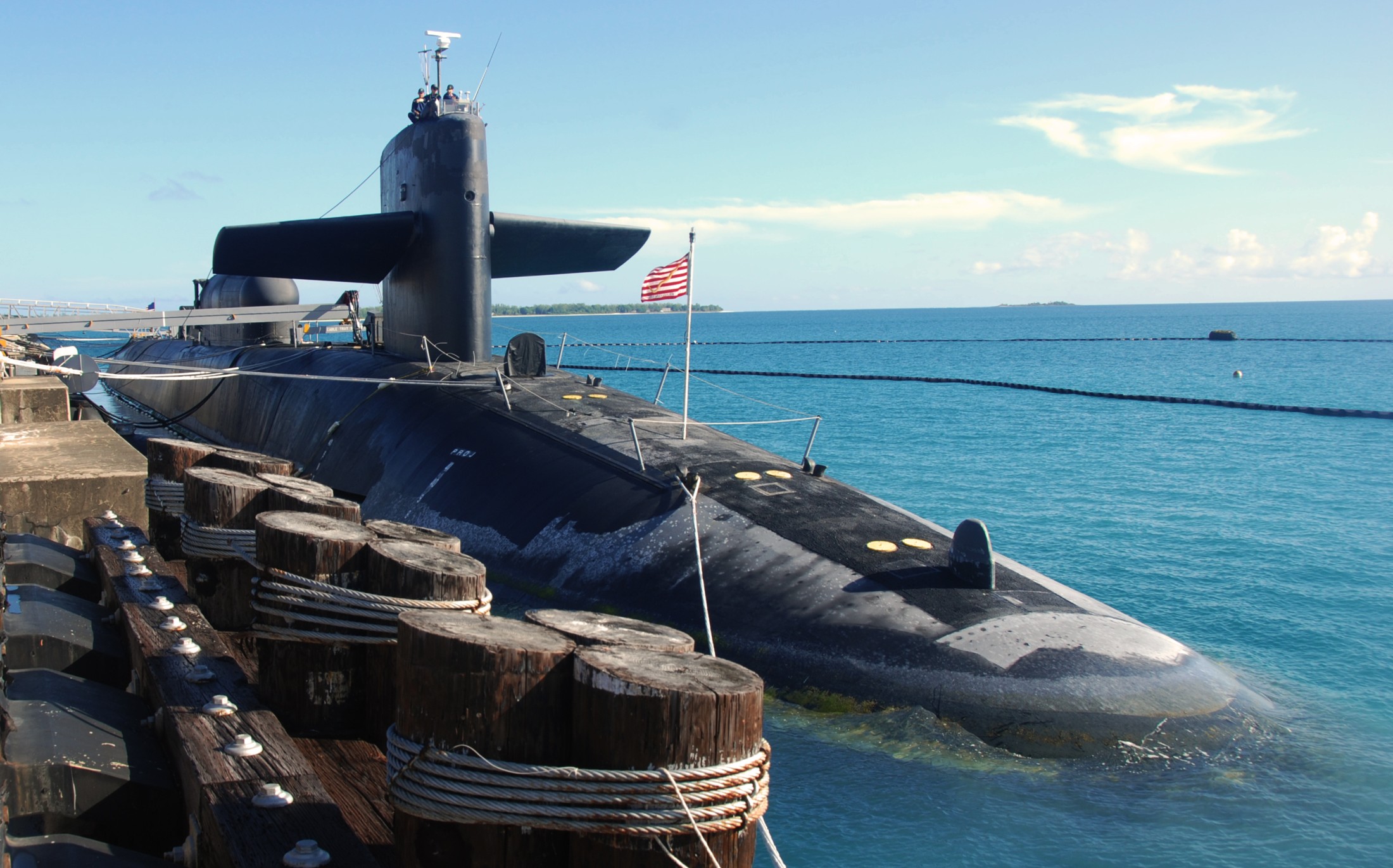 ssgn-728 uss florida guided missile submarine us navy 2010 26 diego garcia