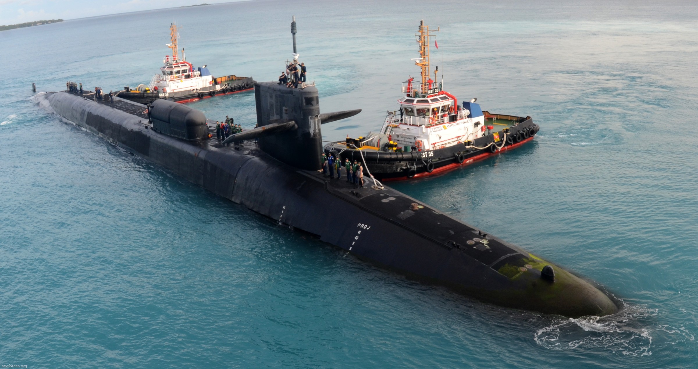 ssgn-729 uss georgia guided missile submarine 2013 11 diego garcia