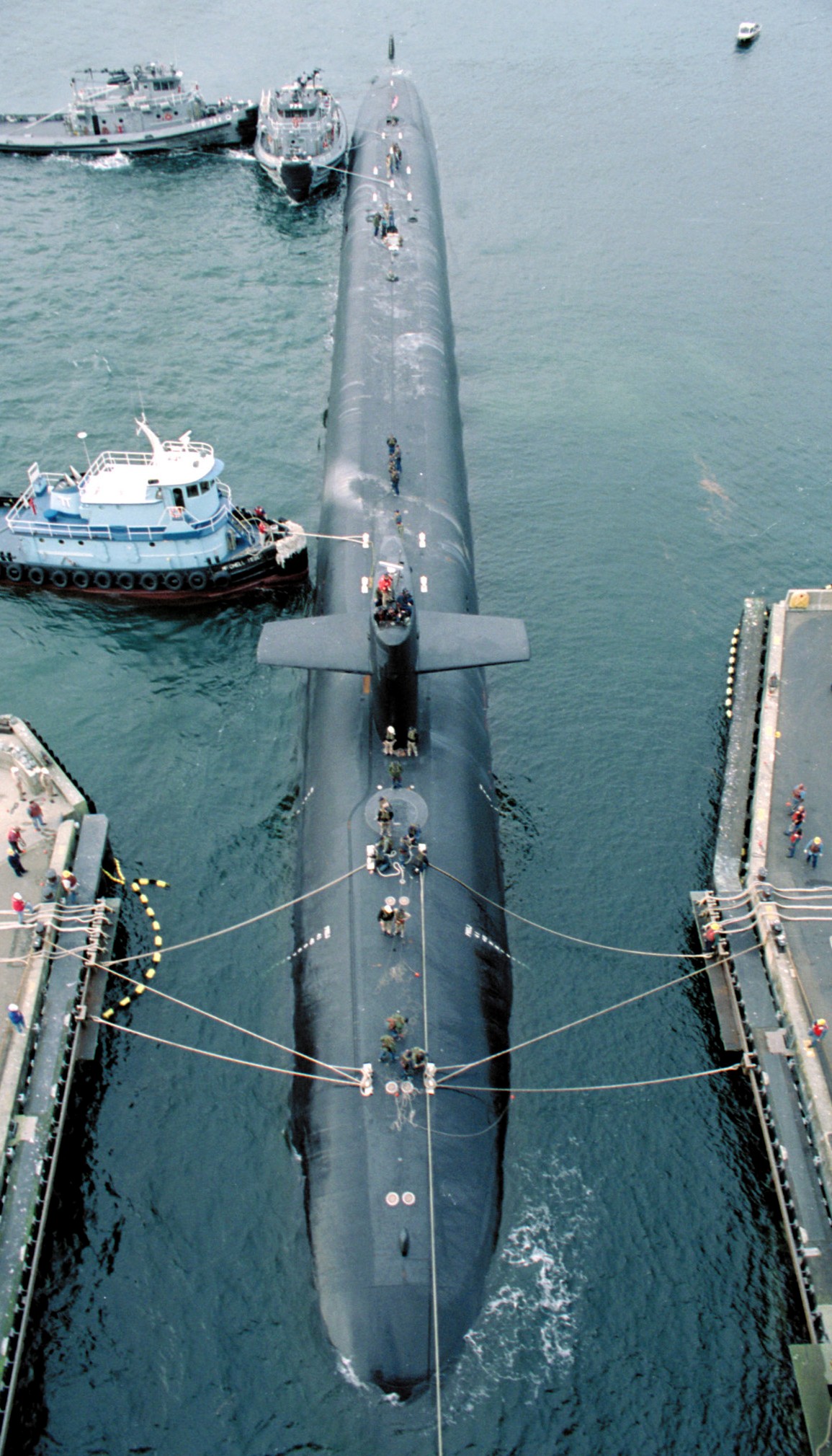 ssbn-732 uss alaska ohio class ballistic missile submarine 1998 02 naval submarine base bangor bremerton washington
