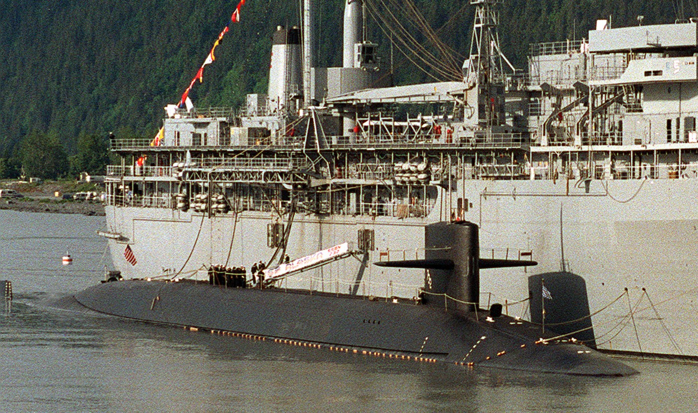 ssbn-732 uss alaska ohio class ballistic missile submarine 1987 15