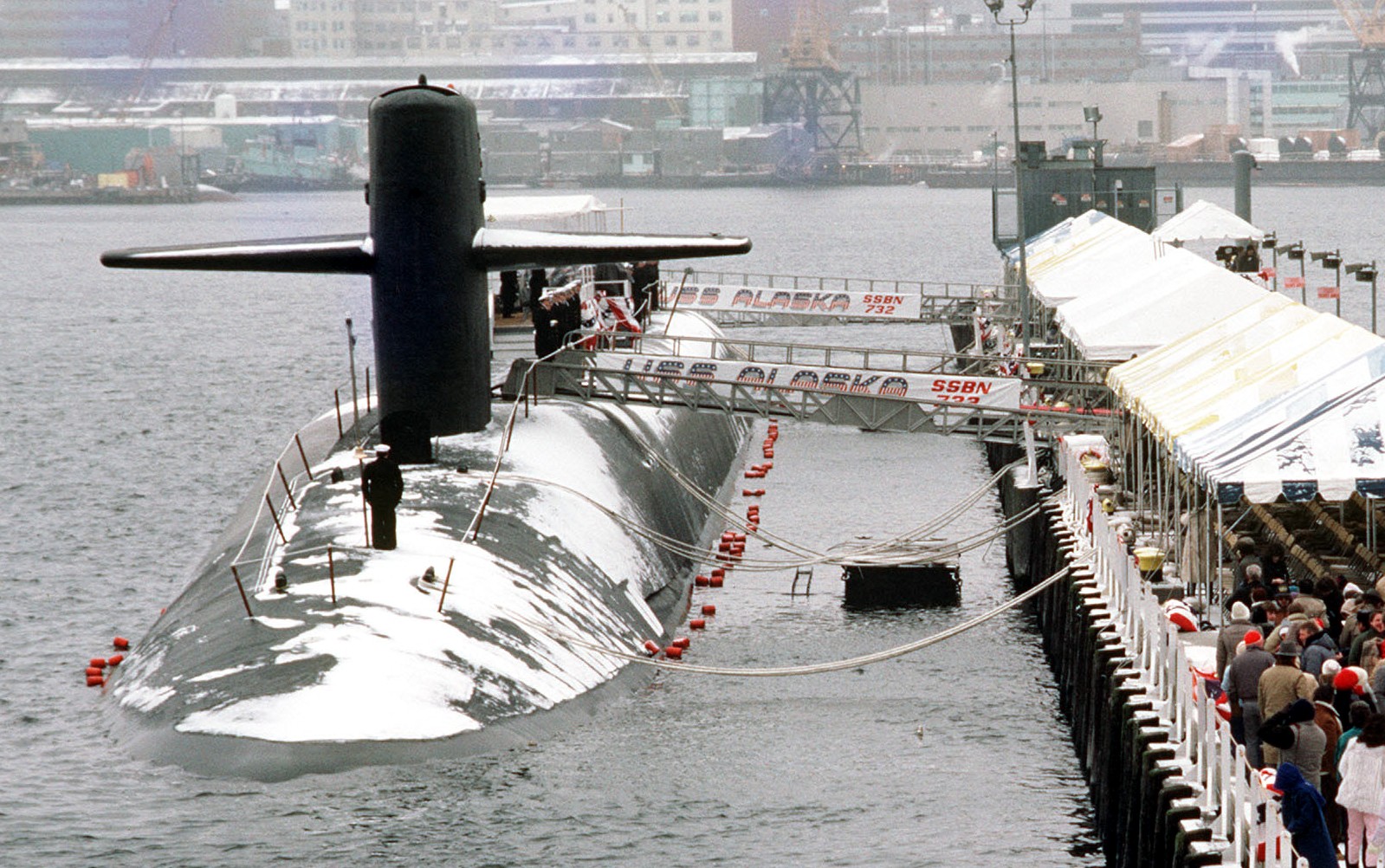ssbn-732 uss alaska ohio class ballistic missile submarine 1986 18 commissioning ceremony naval submarine base groton