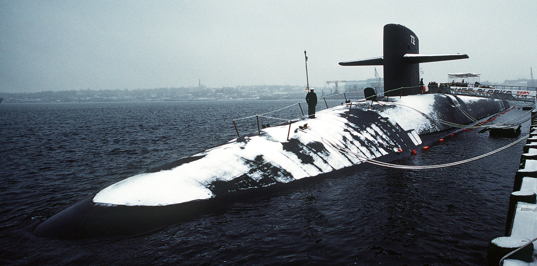 ssbn-732 uss alaska ohio class ballistic missile submarine 1986 20 commissioning ceremony naval submarine base groton